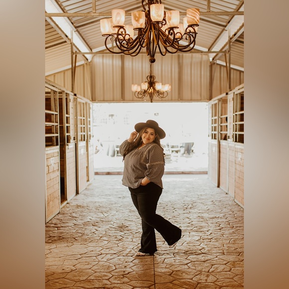 Meet your Posher, Isabelaxchave - Picture 2 of 2